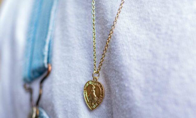 Jak Samemu Poświęcić Medalik (Poradnik Krok Po Kroku)