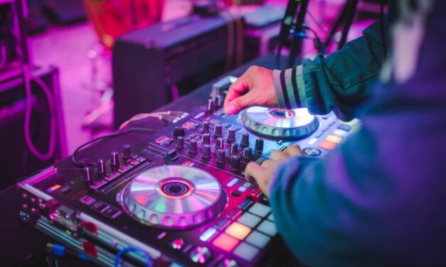 Jak Zostać DJ-em? – Pierwsze Kroki W Muzycznym Świecie